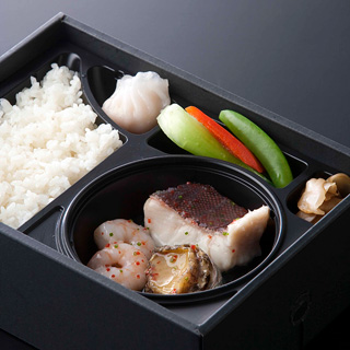 アワビと魚介の中華弁当